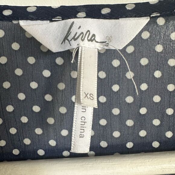EUC - KIRRA Women’s Navy/White Polka Dot V Neck Cuff Sleeve Blouse - Size XS - Picture 3 of 6